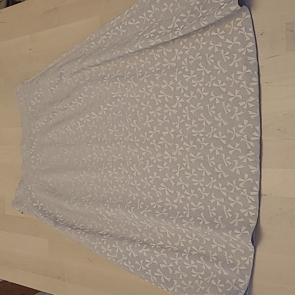 NWOT Ann Taylor Factory Runway Sample Silvery Bow Patterned Side Zip Skirt - Picture 9 of 12